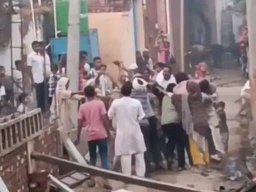 मुजफ्फरनगर-बल्ली लगाने पर दो पक्षों में जमकर मारपीट, महिलाएं भी भिड़ीं