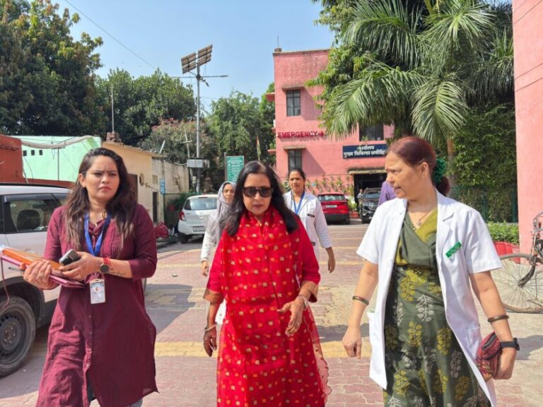 नगरपालिका अध्यक्ष मीनाक्षी स्वरूप ने किया महिला चिकित्सालय का निरीक्षण
