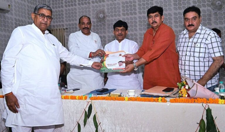 मंत्री कपिल देव ने की शिक्षण संस्थानों से वोट बनवाने की अपील, भाजपा को जिताने का आह्वान