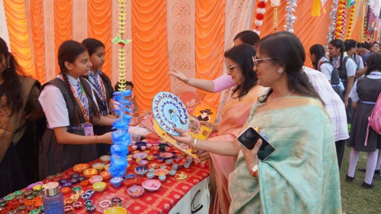 द दून वैली में दीपावली मेले की धूम