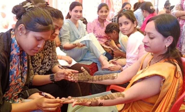 मुजफ्फरनगर-करवा चौथ की चकाचौंध से दमके बाजार, सज-धज में जुटीं सुहागनें
