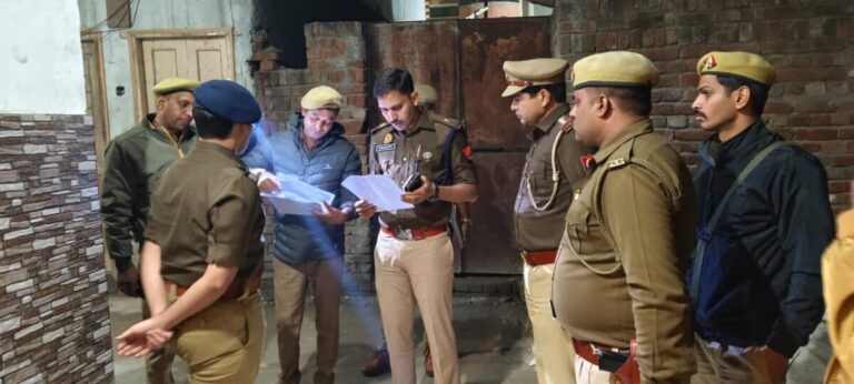 मुजफ्फरनगर-किरायेदार-नौकर का सत्यापन शुरू, एसपी ने घरों पर पहुंचकर खुद जुटाई जानकारी