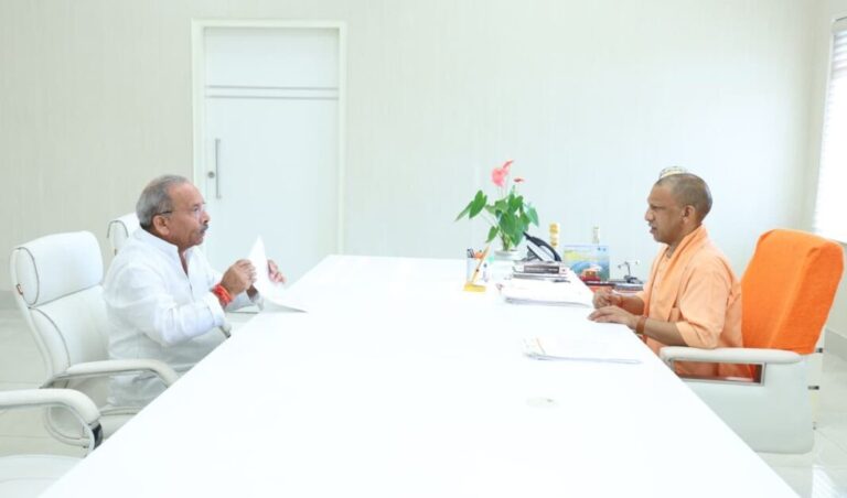 छात्र उज्जवल आत्मदाह कांडः सीएम योगी के दरबार तक पहुंची परिवार की बात