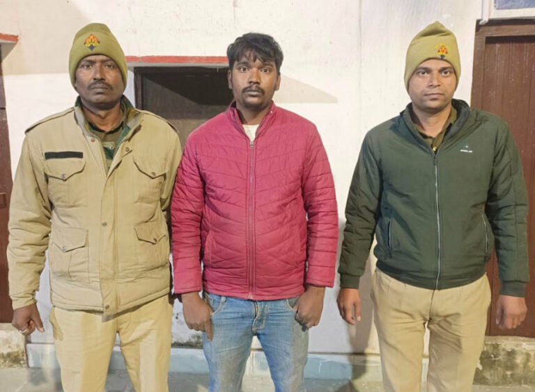 चरथावल में अवैध पटाखा फैक्ट्री का भंडाफोड़ किया, एक गिरफ्तार