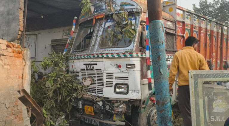 खतौली में दर्दनाक हादसेः ट्रक ने ई रिक्शा चालक को कुचला, मालगाड़ी से कटकर व्यक्ति की मौत