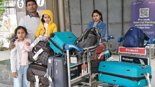 सरकार के दखल के बाद भी किराये में मनमानी जारी, 45 हजार का बिका मुंबई का टिकट