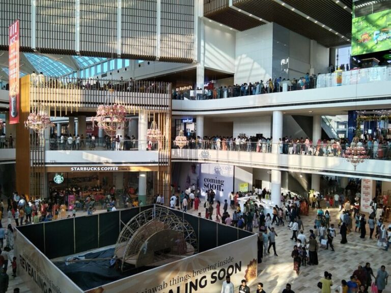 लुलु मॉल का बैंक खाता फ्रीज, 27 करोड़ टैक्स बकाये पर आयकर विभाग की सख्ती