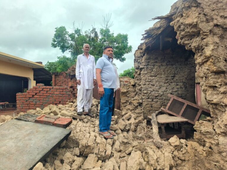 12 दिसम्बर को तहसील घेरेंगे ग्रामीणः ‘बारिश में गिरे हुए घरों का मुआवजा न मिलने से आक्रोश