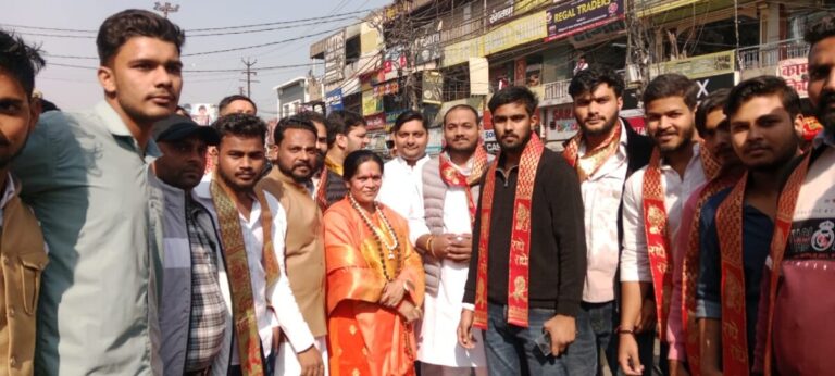 गीता जयंती पर शहर में दिखी श्रीमद्भागवत गीता शोभायात्रा की भव्य धूम