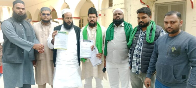 लाउडस्पीकर उतरवाने मस्जिद पहुंचे चौकी इंचार्ज ने की मोअज्जिन संग मारपीट