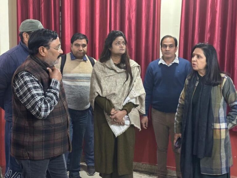 ठंड के बढ़ते प्रकोप के बीच व्यवस्था को देखने सड़कों पर उतरीं मीनाक्षी स्वरूप