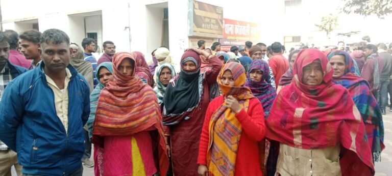 नाबालिग लड़की लापताः परिजनों और भीम आर्मी ने किया शहर कोतवाली का घेराव