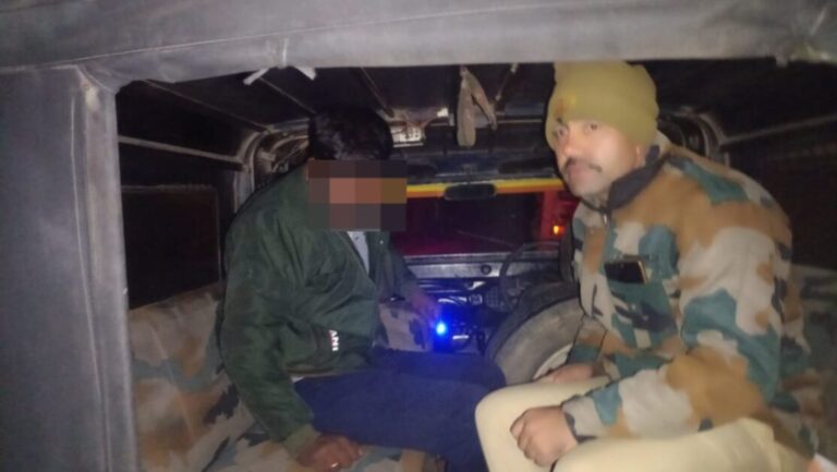 पंचायतघर से बैटरी चोरी का खुलासाः मुठभेड़ में एक शातिर चोर घायल