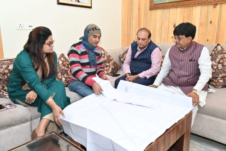 सड़क निर्माण में लापरवाही पर मंत्री सख्त, जलनिकासी सिस्टम पहले सुधारने के आदेश