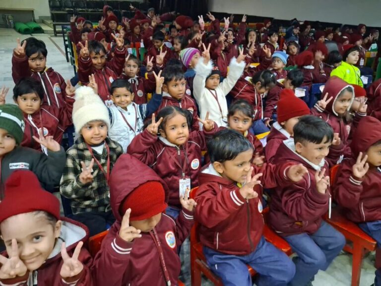 एम.जी. पब्लिक स्कूल में नर्सरी व केजी कक्षाओं के बच्चों ने उठाया फिल्म शो का आनंद