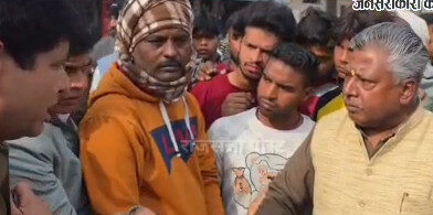 मुजफ्फरनगरः सफाई कर्मचारी की मौत पर हंगामा, शव रखकर वाल्मीकि समाज ने लगाया जाम