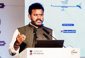 इंडिगो संकट के बीच सरकार सख्त, एयरलाइंस को किराया सीमा से ज्यादा वसूली पर चेतावनी