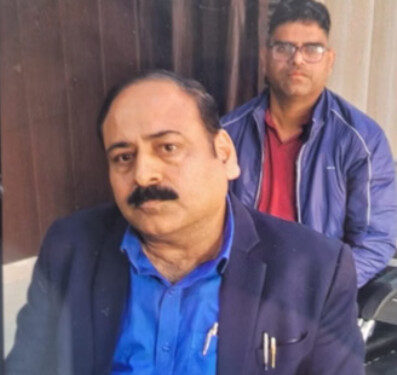 शामली कलेक्ट्रेट में भ्रष्टाचारः एआईजी स्टांप और सहायक रिश्वत लेते रंगे हाथ गिरफ्तार