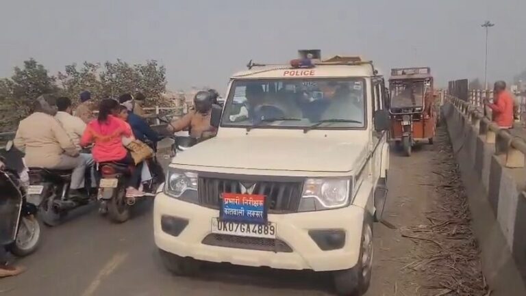 हरिद्वार में दिनदहाड़े फिल्मी वारदात: पेशी पर ले जाए जा रहे विनय त्यागी पर ताबड़तोड़ फायरिंग, दो पुलिसकर्मी घायल