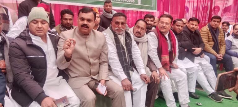 महापुरुष सम्मान पीडीए संगोष्ठी में सपा नेताओं का भाजपा सरकारों पर हमला