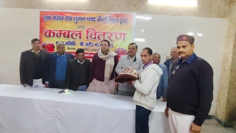 चेयरमैन जहीर फारूकी ने जरूरतमंद लोगों को बांटे कंबल