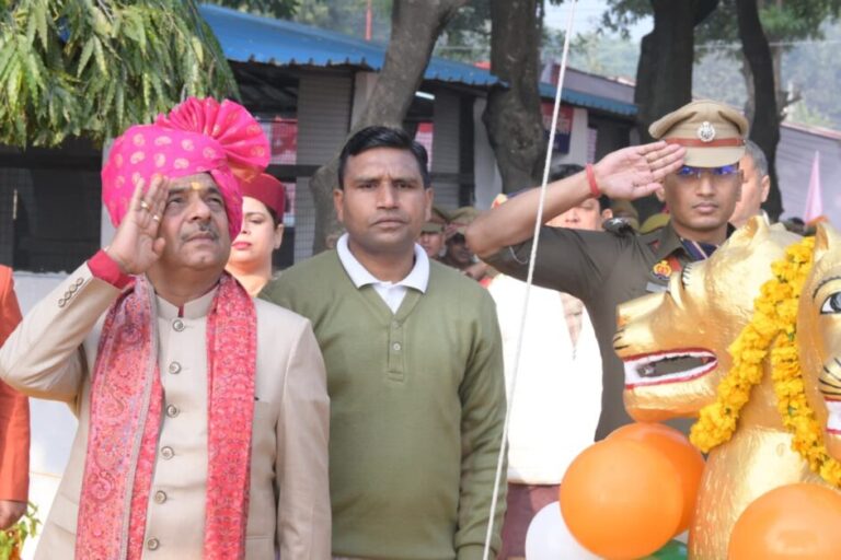 बिजनौर में मंत्री कपिल देव अग्रवाल ने फहराया तिरंगा