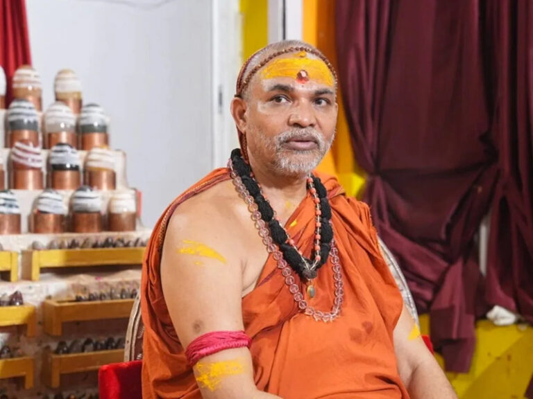 संगम विवाद से सुप्रीम कोर्ट तक: शंकराचार्य अविमुक्तेश्वरानंद पर क्यों उठे सवाल?