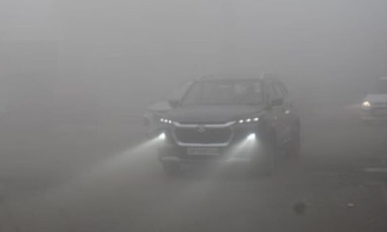 यूपी में बदला मौसम, कई जिलों में बारिश और ओलावृष्टि