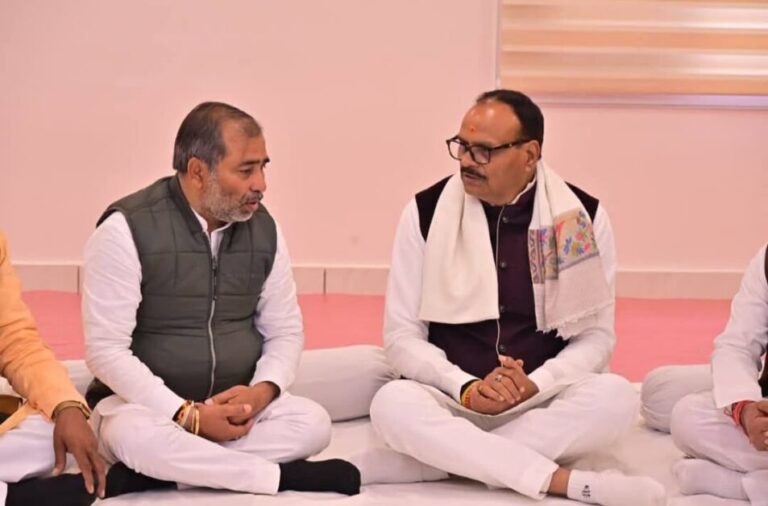 देवबंद पहुंचे डिप्टी CM ब्रजेश पाठक, जड़ौदा जट में दी श्रद्धांजलि, PHC का किया निरीक्षण