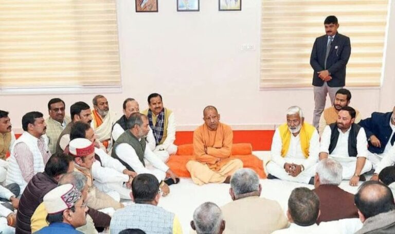 देवबंद के जड़ौदा जट पहुंचे CM योगी, राज्य मंत्री कुंवर बृजेश सिंह के पिता को दी श्रद्धांजलि