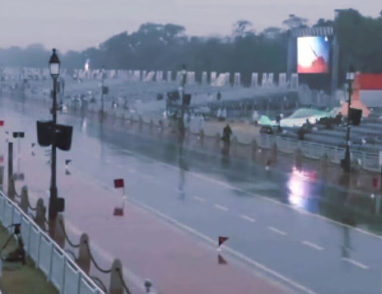 दिल्ली-NCR में बदला मौसम: बारिश, तेज हवाएं और ठंड की वापसी के संकेत