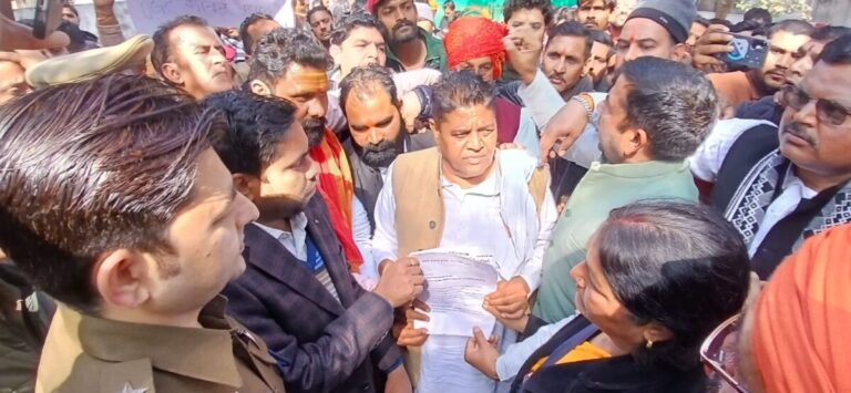 देवबंद में UGC के नए कानून के खिलाफ प्रदर्शन, राष्ट्रपति के नाम ज्ञापन