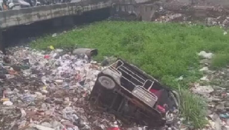 नोएडा के बाद मेरठ में भी खुला नाला बना मौत का कारण, ई-रिक्शा चालक की जान गई