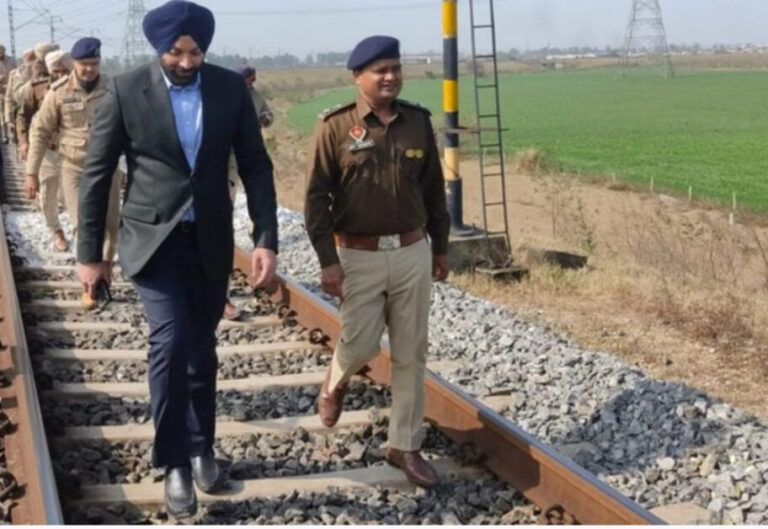 गणतंत्र दिवस से पहले पंजाब में रेलवे ट्रैक पर धमाका, जांच में जुटीं सुरक्षा एजेंसियां