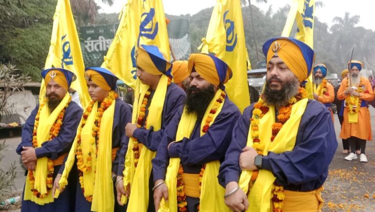 गुरु गोविन्द सिंह जी के प्रकाश पर्व पर निकला भव्य नगर कीर्तन, श्रद्धा और अनुशासन का अद्भुत संगम