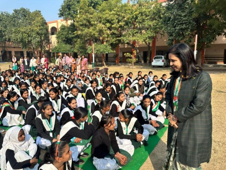 गणतंत्र केवल अधिकारों का नहीं, कर्तव्यों का भी पर्वः मीनाक्षी स्वरूप