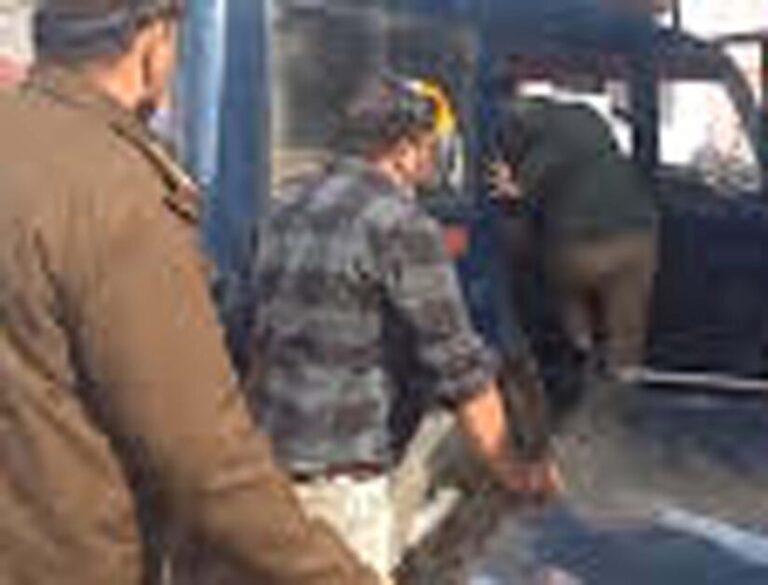 थाने में पत्नी की गोली मारकर हत्या