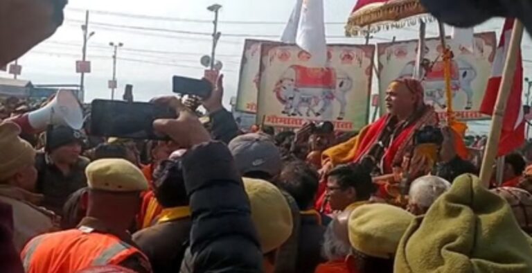 मौनी अमावस्या पर संगम में तनाव, शंकराचार्य अविमुक्तेश्वरानंद का रथ रोका, साधु-संतों और पुलिस में झड़प