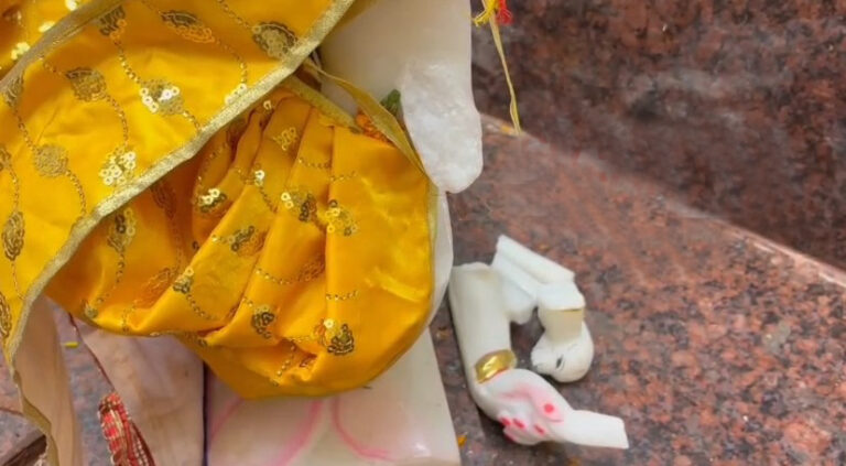 शिव मंदिर में मूर्तियों को किया खंडित, महंत और सेवादार पर हमला