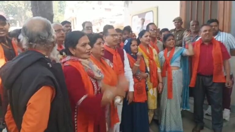 शंकराचार्य अविमुक्तेश्वरानंद के समर्थन में क्रांतिसेना का प्रदर्शन