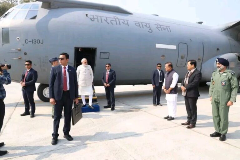 डिब्रूगढ़ में हाईवे बना रनवे: C-130J से उतरे PM मोदी, वायुसेना का शक्ति प्रदर्शन