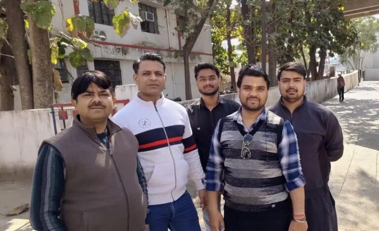 मेडिकल रेप ने अपनी समस्याओं को लेकर कलेक्ट्रेट में किया प्रदर्शन