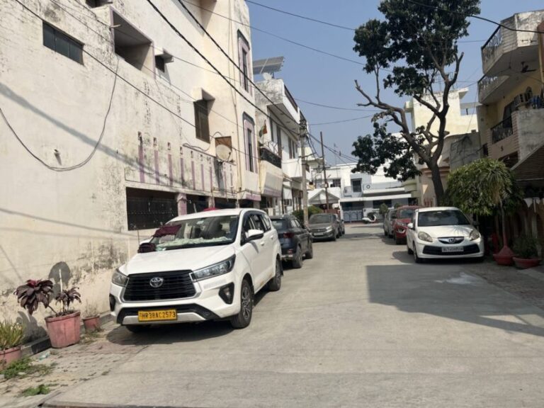 मुजफ्फरनगर में पेपर व्यापारी के घर इनकम टैक्स की रेड