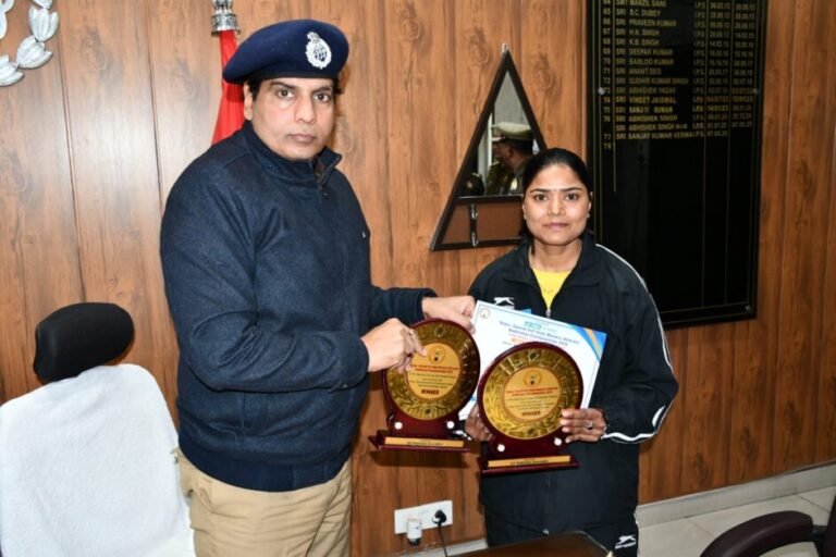 राज्य स्तरीय बैडमिंटन प्रतियोगिता में सिपाही कुशुम का डबल खिताब