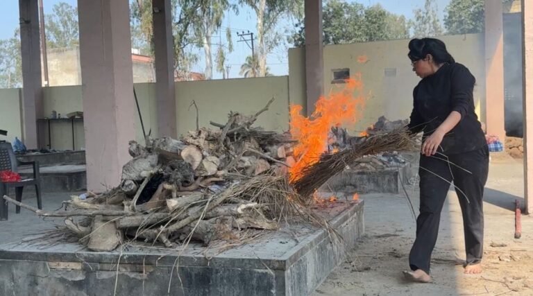 लावारिसों की वारिस शालू सैनी बनी गरीब परिवार का सहारा