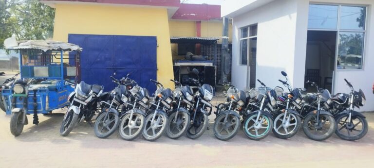 मुजफ्फरनगर-मुर्गों की लड़ाई में हो रही सट्टेबाजी पर पुलिस का शिकंजा