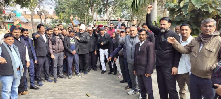 खतौली तहसील में भ्रष्टाचार के खिलाफ वकीलों का आंदोलन सातवें दिन भी जारी, प्रशासन पर गंभीर आरोप