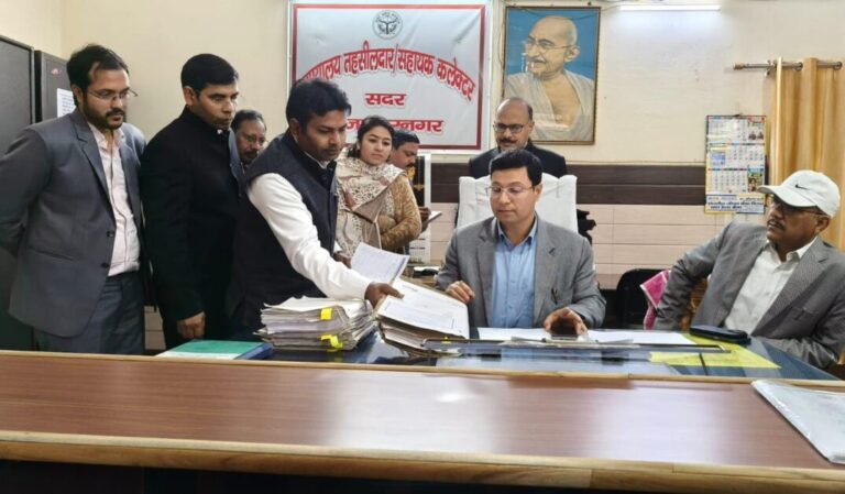 Muzaffarnagar: कलेक्ट्रेट से तहसील तक कमिश्नर ने परखा प्रशासन का काम