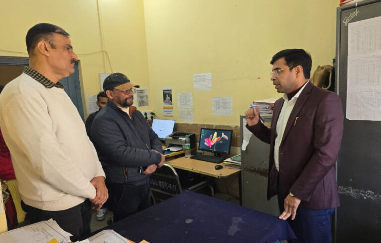 एडीएम ने किया खंड विकास अधिकारी कार्यालय बघरा का औचक निरीक्षण