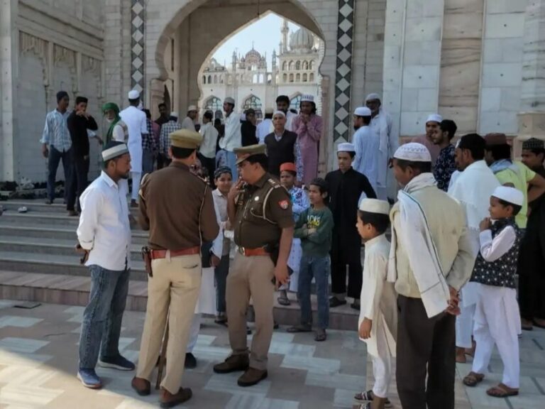 देवबंद जुमे की नमाज अकीदत और शांति के साथ संपन्न